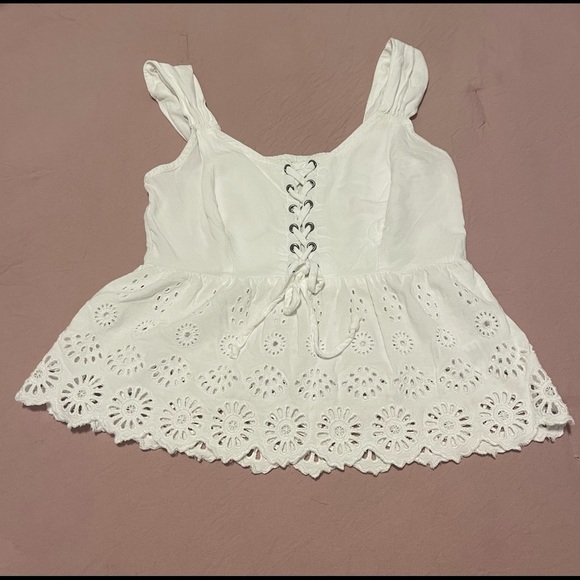 White top - Picture 1 of 2